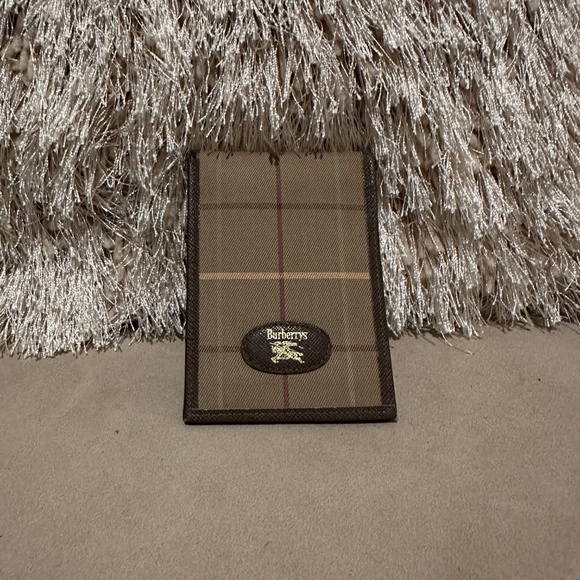 ✨💜✨ Burberry Tan and Brown Card Holder - Picture 1 of 2